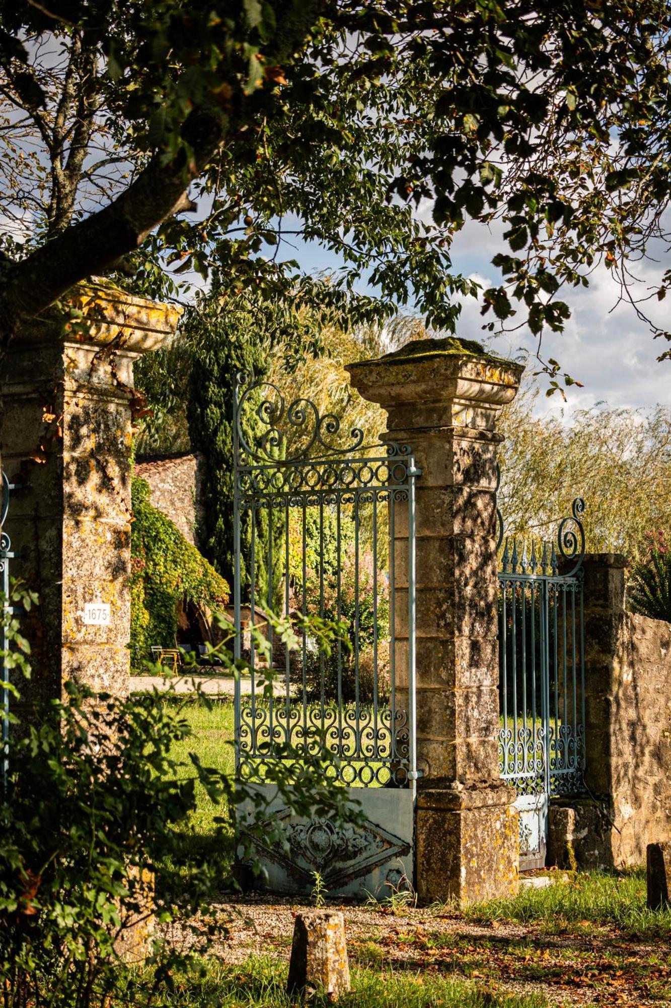 Chateau La Gineste - Castle And Vineyard Duravel エクステリア 写真